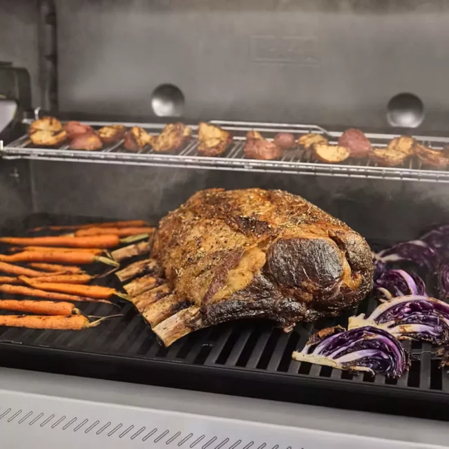Barbecue gaz WEBER Genesis SP-435 4 brûleurs réchaud latéral thermomètre digital sur chariot, 86x48 cm