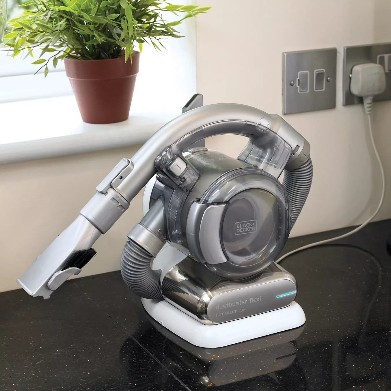 Aspirateur main BLACK ET DECKER PD1820L – Image 9